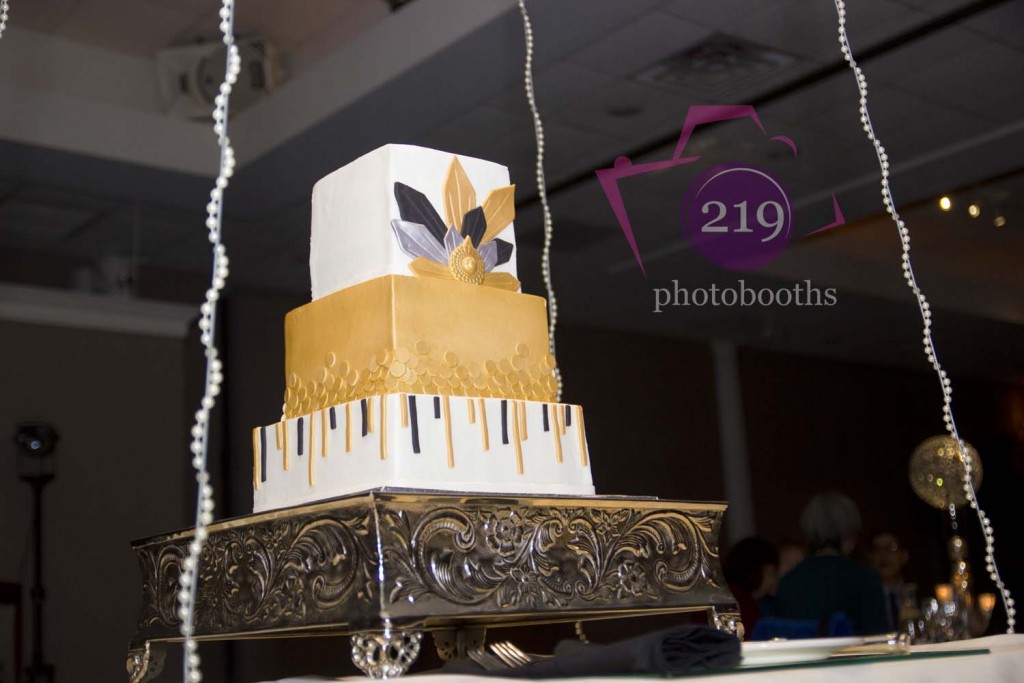 Aberdeen Manor Hanging Wedding Cake